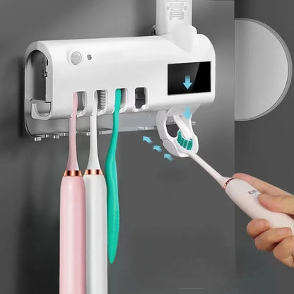 Intelligent UV toothbrush holder
