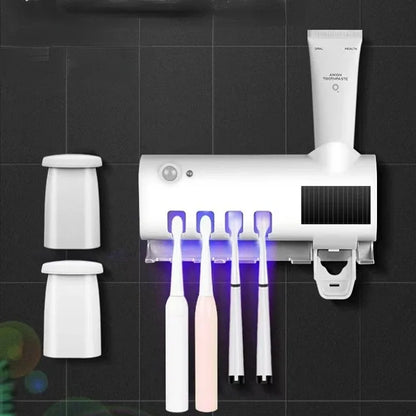 Intelligent UV toothbrush holder